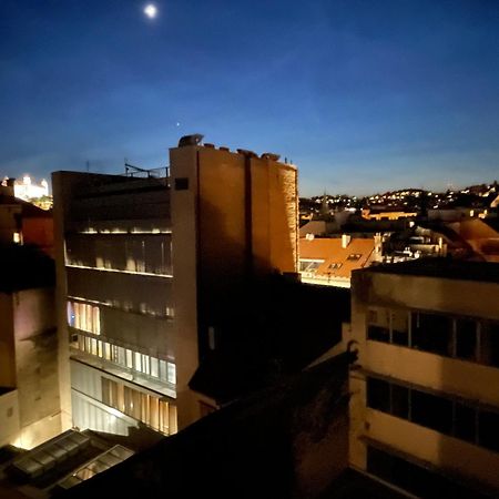 Old Town Apartment Black براتسيلافا المظهر الخارجي الصورة