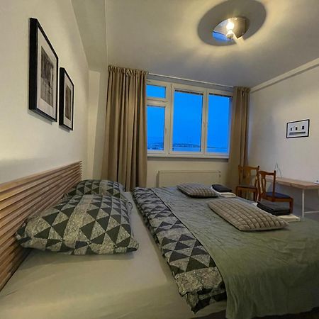 Old Town Apartment Black براتسيلافا المظهر الخارجي الصورة