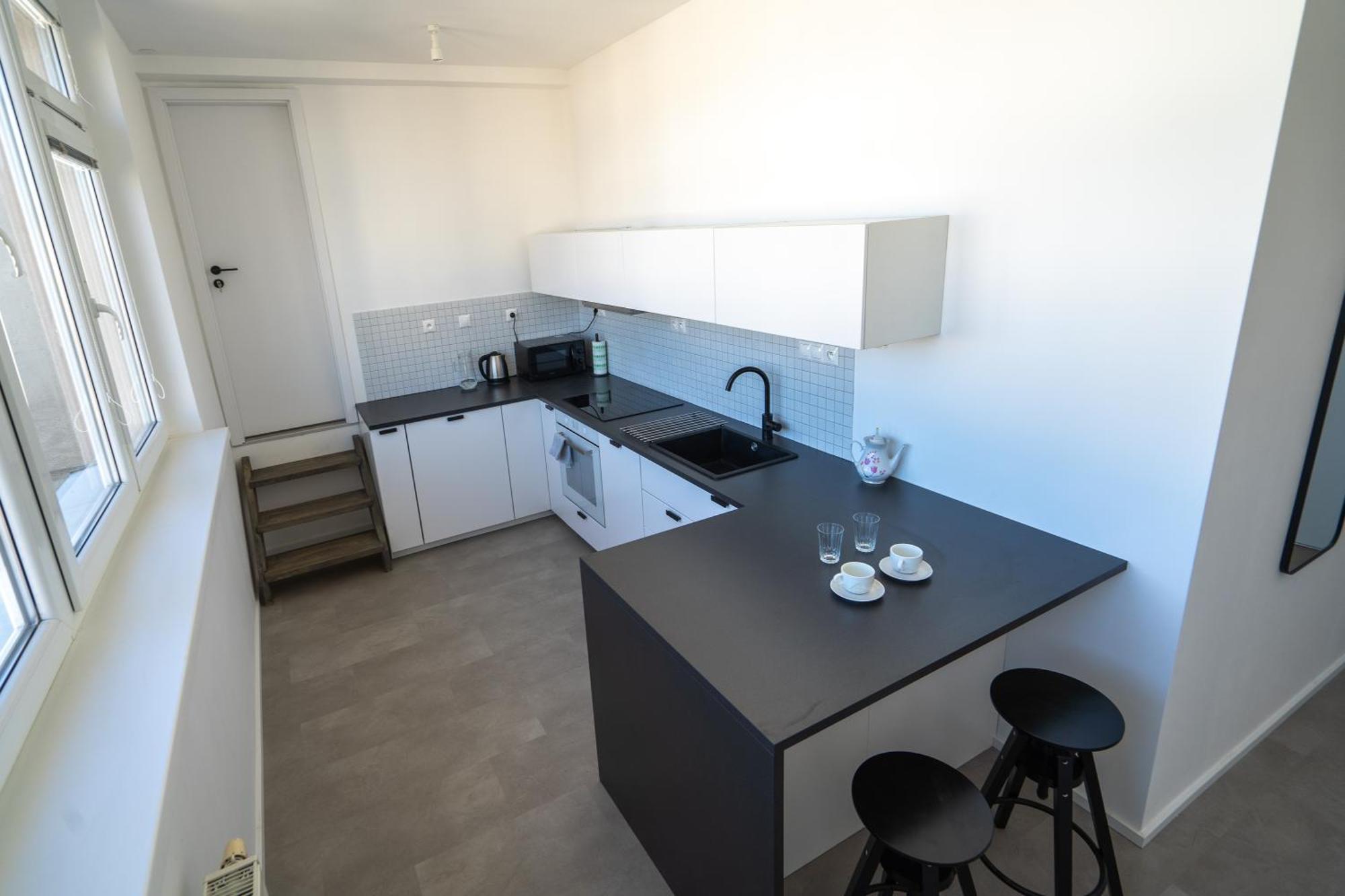 Old Town Apartment Black براتسيلافا المظهر الخارجي الصورة