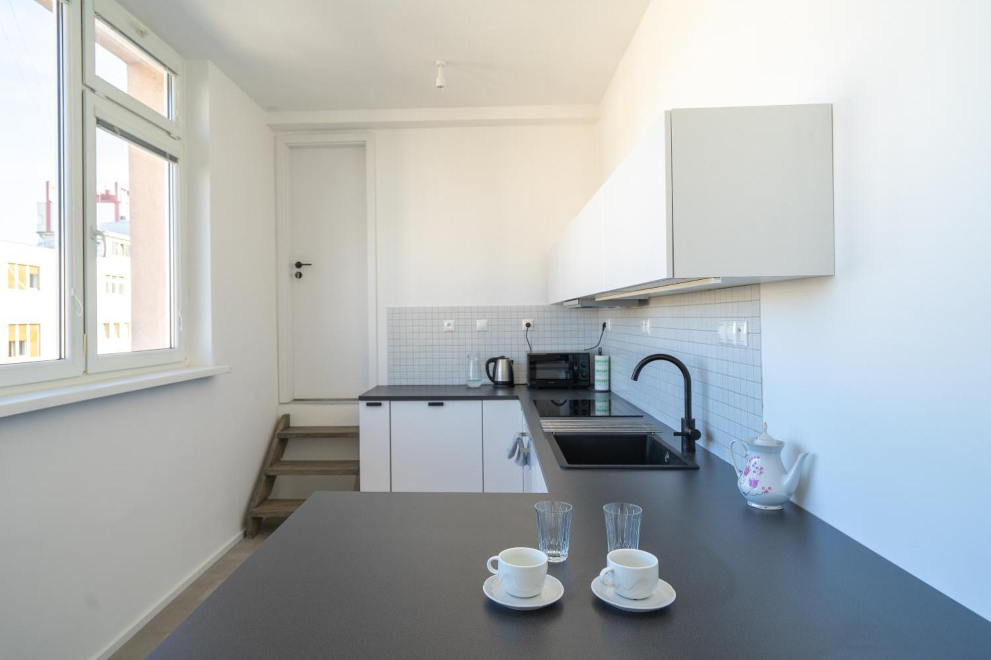 Old Town Apartment Black براتسيلافا المظهر الخارجي الصورة