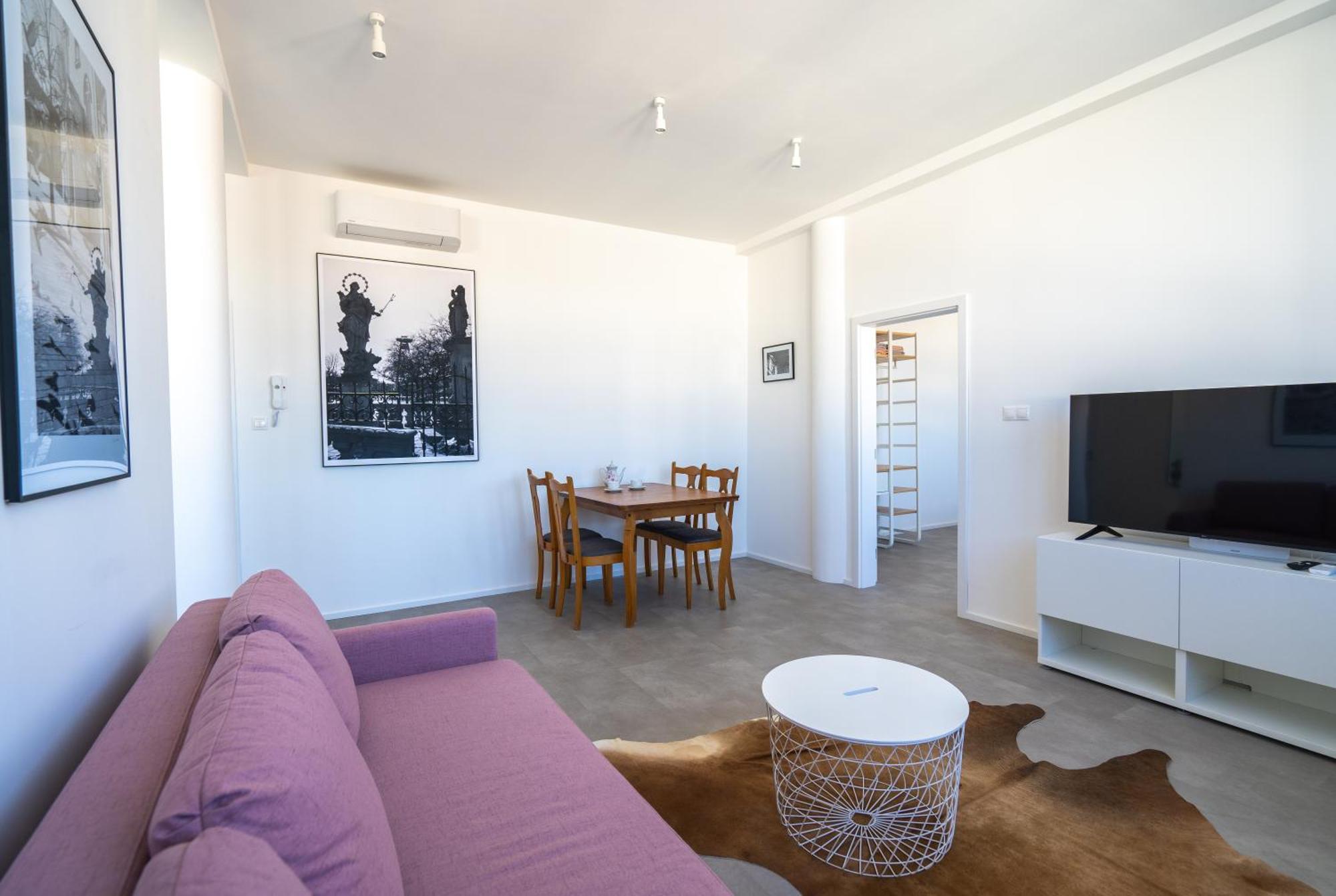 Old Town Apartment Black براتسيلافا المظهر الخارجي الصورة