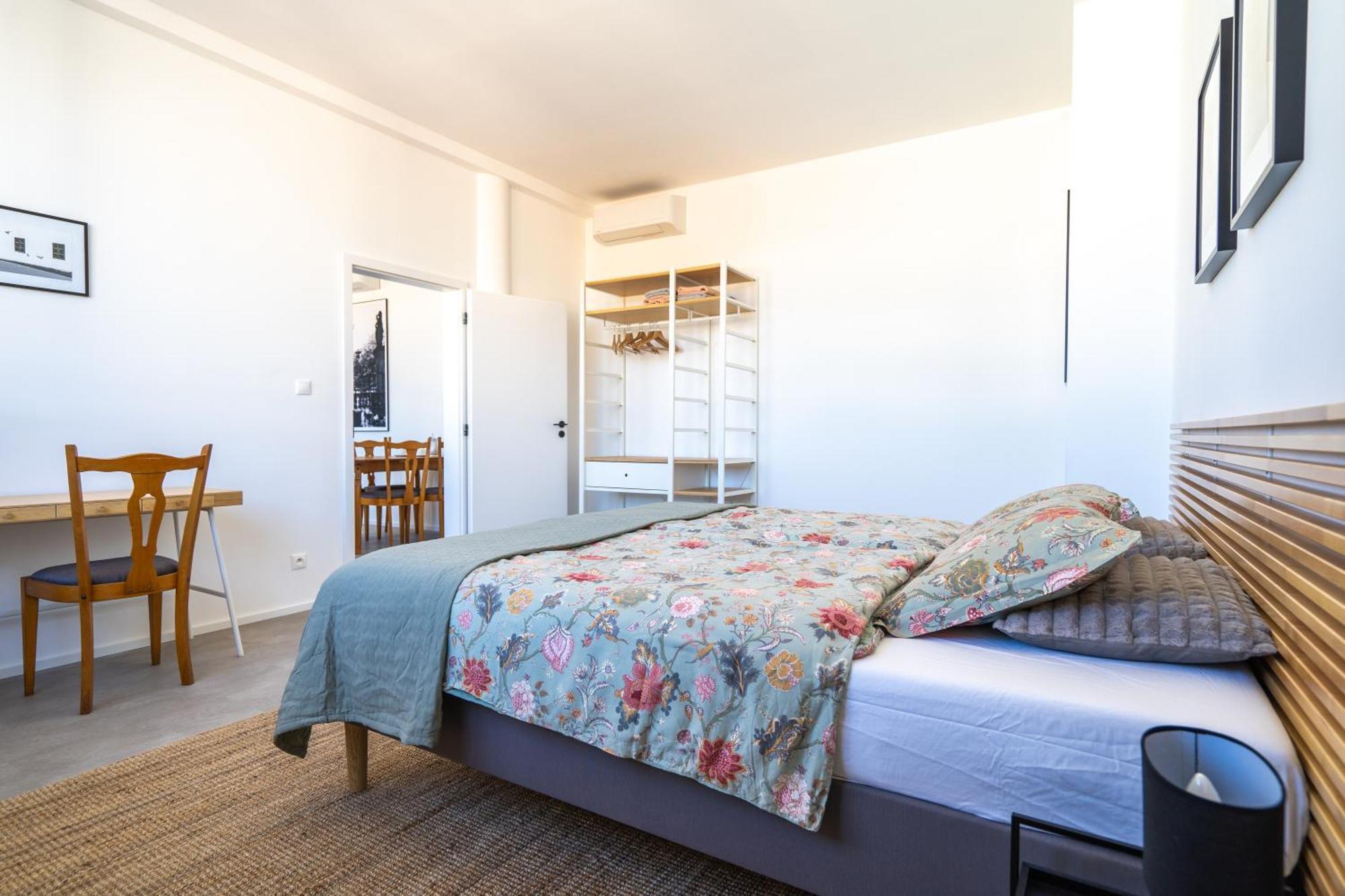 Old Town Apartment Black براتسيلافا المظهر الخارجي الصورة