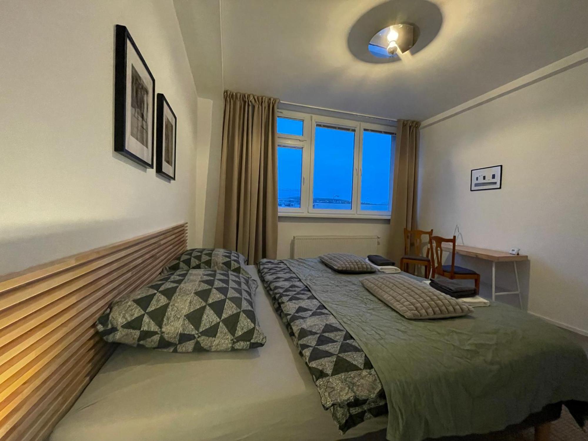 Old Town Apartment Black براتسيلافا المظهر الخارجي الصورة